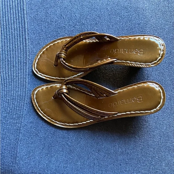 Bernardo Brown Patent Wedge Thong Sandals - Picture 11 of 12